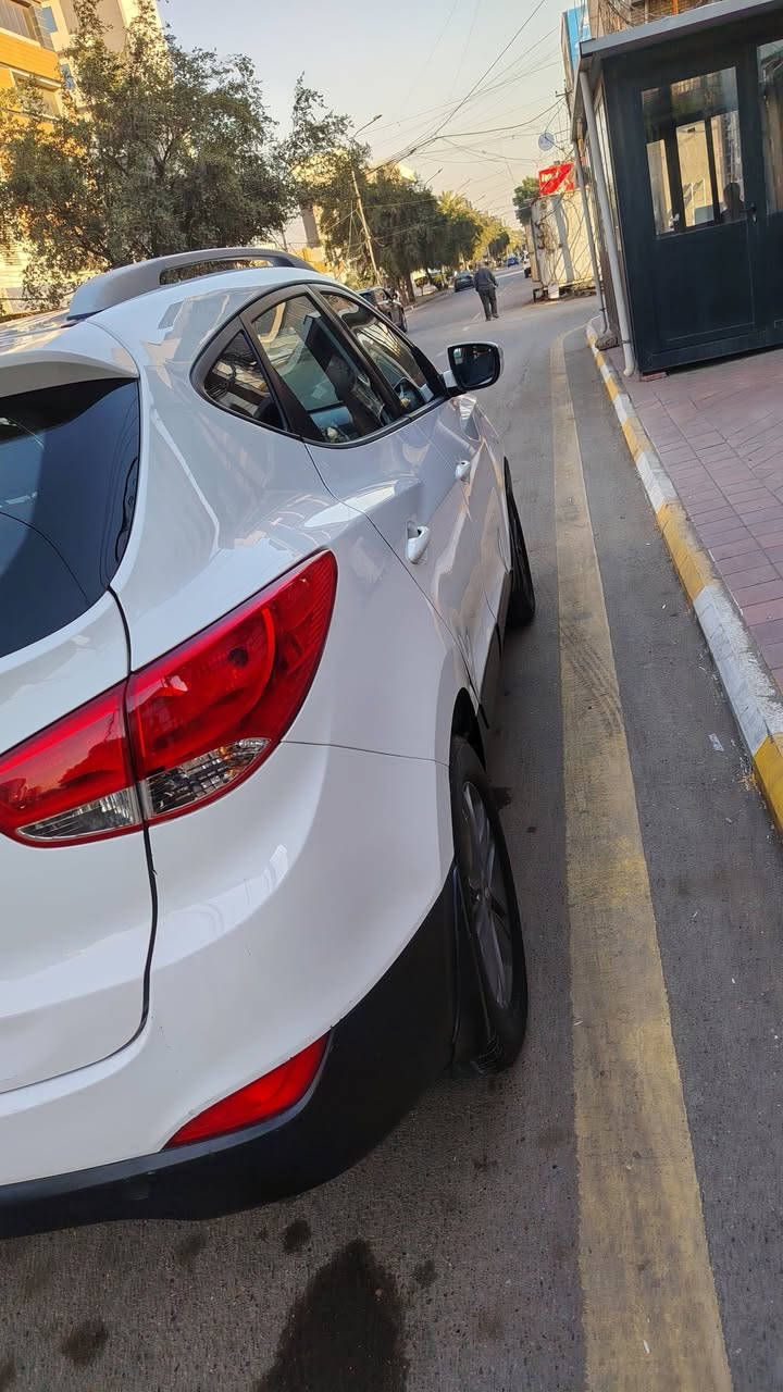 سلام عليكم تقبل الله صيامكم 
للبيع فقط . توكسان خليجي 
موديل 2015 مواصفتها معروفة 
محرك 2000 مامفتوح ع الشركة 
ماشية 130
السيارة مكفولة من الحادث والصبغ والتبديل والبارد حتى الدعاميات
سونار مرفق مع الصور . صارلها ٤ سنوات عندي
سنوية بسمنا رقم انگليزي بغداد هزة جديدة تبريد ثلج مابيها اي نقص خير من الله .ناعمة كلش  سعرها ١٥٣ بيها مجال بسيط حگ جيتك مكاني بغداد دورة شراي اتصل وتعال شوفها وافحص براحتك ... 
***********
***********
