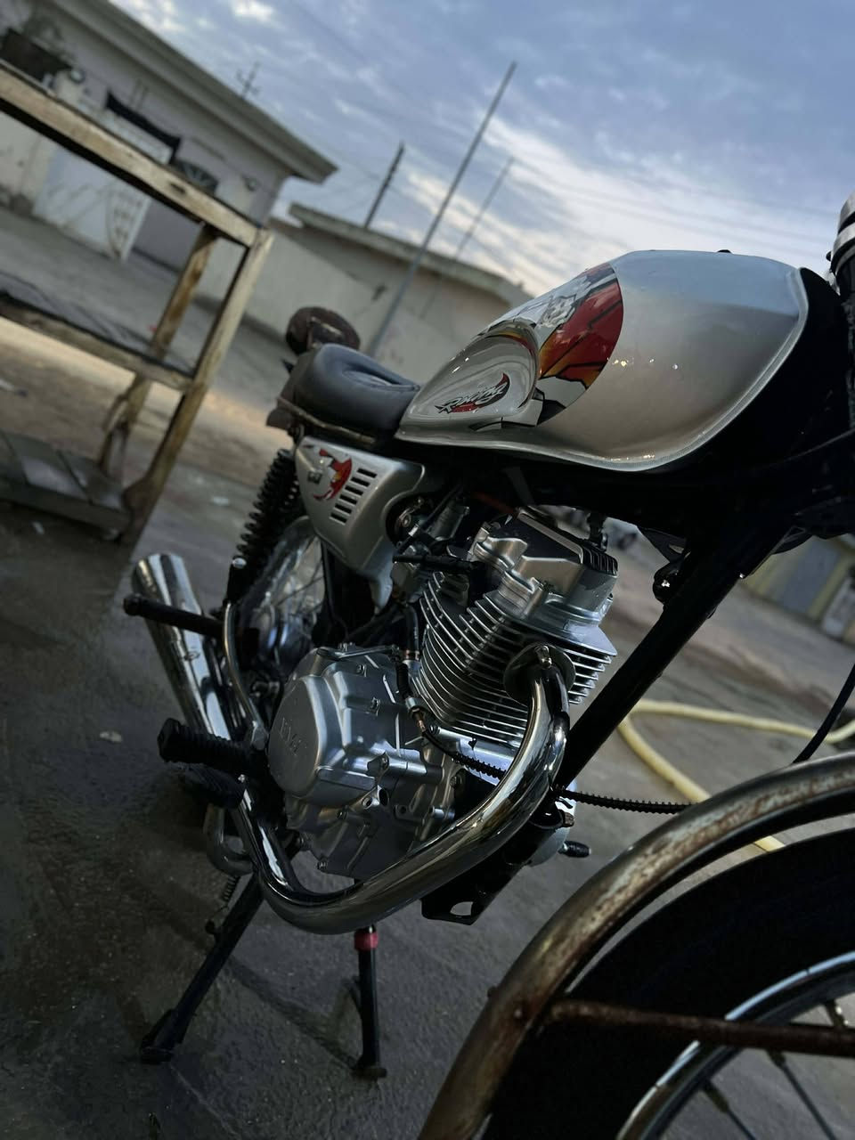 من تواعد اوفي مو تخابر عوفه ليه وماتجيها
شباب دراجه كلك موديل 25 الغراض كلها اصلي شلامجه مختمه تعميرت علي سعد. مكاني ديوانيه قضاء عفك 
***********
