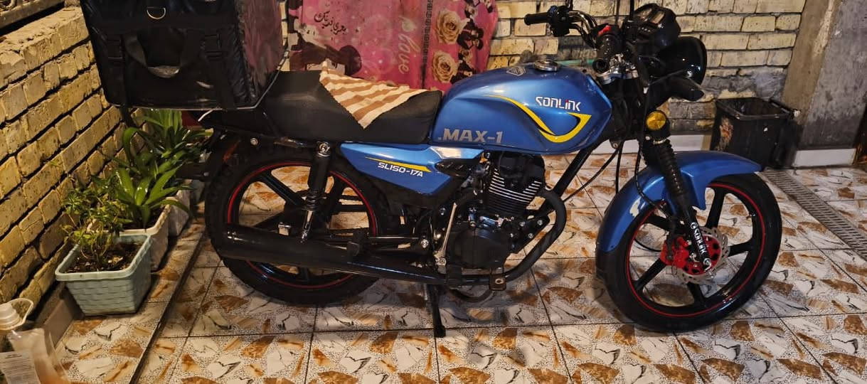 دراجه ماكس وان جديده الدراجه محرك خير من الله اوراق كامله محرك 150 لون زركه مكانهه كراده سعر 800 بيهه مجال شي قليل ***********
