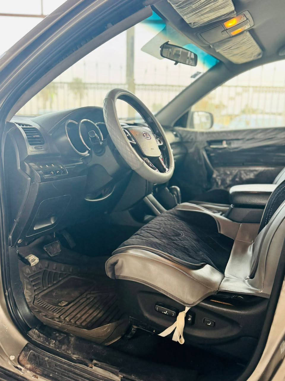 السلام عليكم للبيع او للمراوس كيا سورنتو موديل 2013وارد امريكي السياره ضرر باب السايق والباب الخلف السايق مصبوغه حزام اثر جراد السياره جديده وجاهزه كير ومحرك وكشر احلى من الصوره 
مواصفات السياره 
بصمه تشغيل+محرك 2400
بصمات بلبيان+كامره خلفيه 
ويل كب كروم+ مري شفط 
تحكم استيرن+ اشاير بلمري 

السعر 125وبيهه مجال 
العنوان بابل الشوملي 
***********
