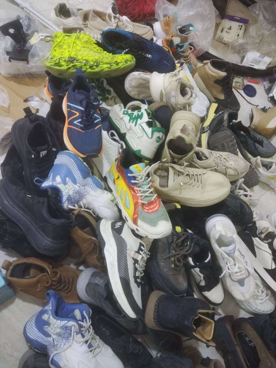 السلام عليكم احذيه باله وربي مستخدم شليفين ٤٠ قطعه تقريب الي يفيدنه خاص ويدلل


**إذا كنت صاحب هذا الإعلان وتريد حذفه لأي سبب، رجاءا أرسل رسالة إلى الدعم الفني**