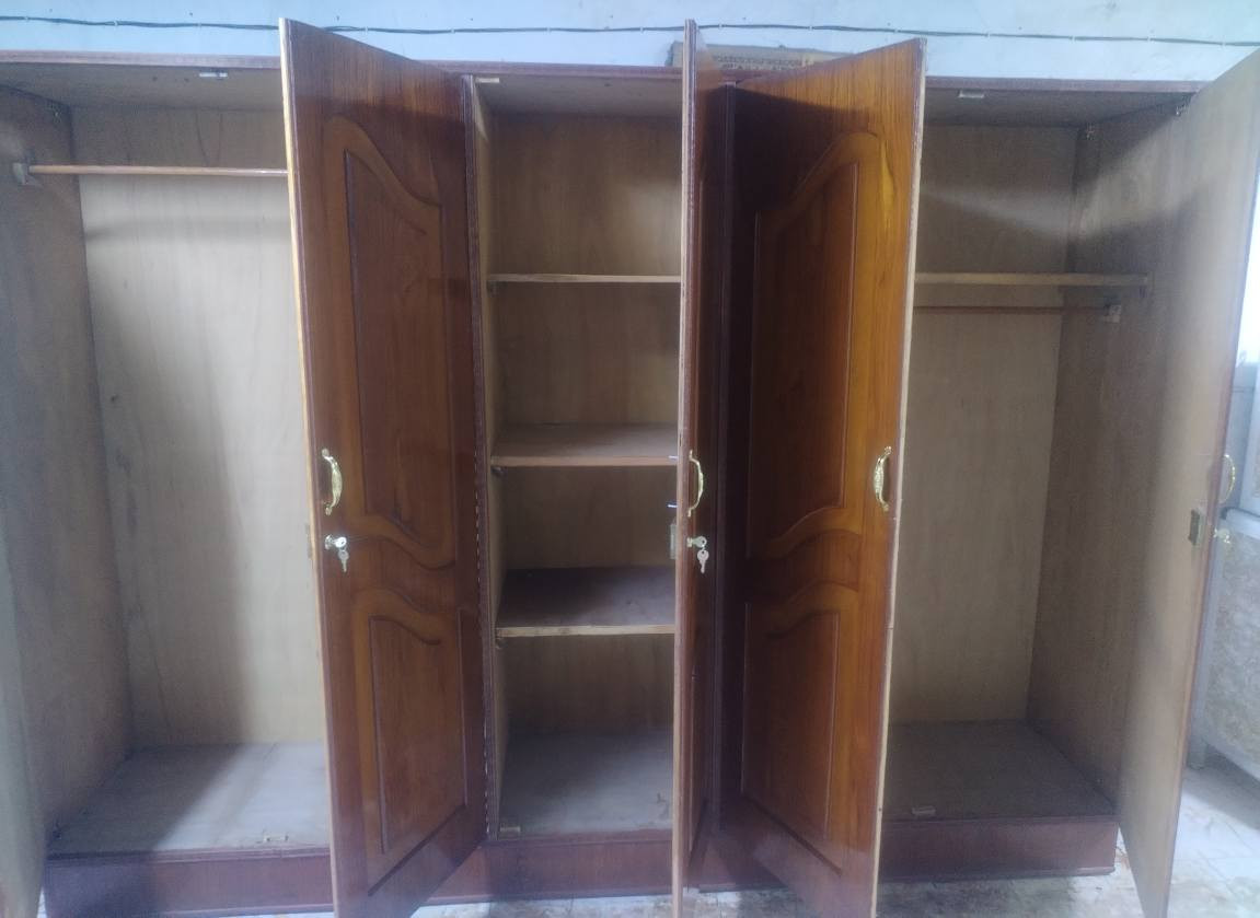 كنتور صاج تسگام طول مترين و٨٨س ورتفاع مترين و١٠س نضيف وجاهز مابي شي ب 210 وبي مجال شراي خاص عنوان ديوانيه عمارات نسيج ***********
*********** ديوانية, القادسية
