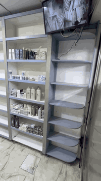 سلام عليكم ديكور مستخدم خشب صاج درجه اولى اوزان ثقيله 

القياسات 6x2 طول كل جهه 6 مترات 
الارتفاع 2.5 مترين ونص 
العرض 2.5 مترين ونص 
النزال 25 سانتيم تقريباً 
يحتوي على 126 رف 
يحتوي على ميز عدد 3 طول كل ميز 1.85 ارتفاع 90 
كلشي موجود بالصور والفديو 

اتصال ***********
*********** واتساب
