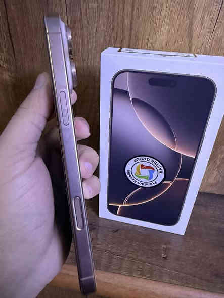 ايفون 16 برو ماكس لون مميز الديزرت شرق اوسط ضمان ماستر بعده بالضمان مالته مستعمل نضيف كلش شخط مابي الجهاز بطاريه 99 مشحون  220 مره باكيته موجود وياه كيبله الاصلي رايده بمليون و 400 مكاني بغداد للاستفسار 
***********
