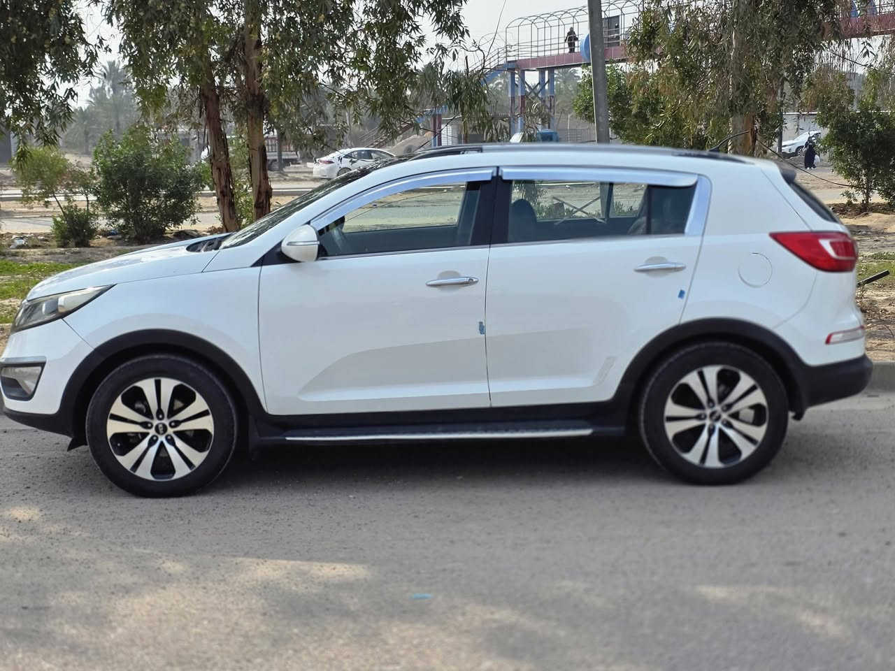 للبـيـع: كيا سبورتاج 2014 خليجي (فول مواصفات - عدةلبصمة)
​✅ المحرك: 2000 دوش (كفالة كير ومكينة).
✅ البدن: سيارة مكفولة من الصبغ والتبديل، فقط بها تعديل بارد بسيط جداً بالجاملغ (مقدار 3 أصابع).
✅ الرقم: بغداد (بإسمي، تحويل مباشر).
✅ المواصفات: فول مواصفات أصل (بدون بصمة)، السيارة بحالة ممتازة وجاهزة للاستخدام.
📍 المكان: بغداد - المحمودية.
💰 السعر: 149 ورقة (وبيها مجال بسيط للشراي الطيب).
​📞 للاستفسار والاتصال: ***********
