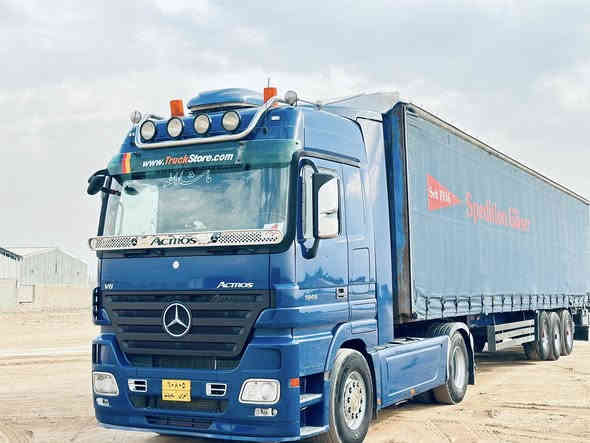 للبيع مارسيدس اكتروز جادر 
موديل /2005 
الحجم /1846
مواصفات ريتايدر تبريد
ثلاجه مبردة عل قماره 
اوتماتيك حاكيه بوري بلاجكتور
عربانه نوع كرون فول عدا كامره حساس
***********
***********
***********
***********
