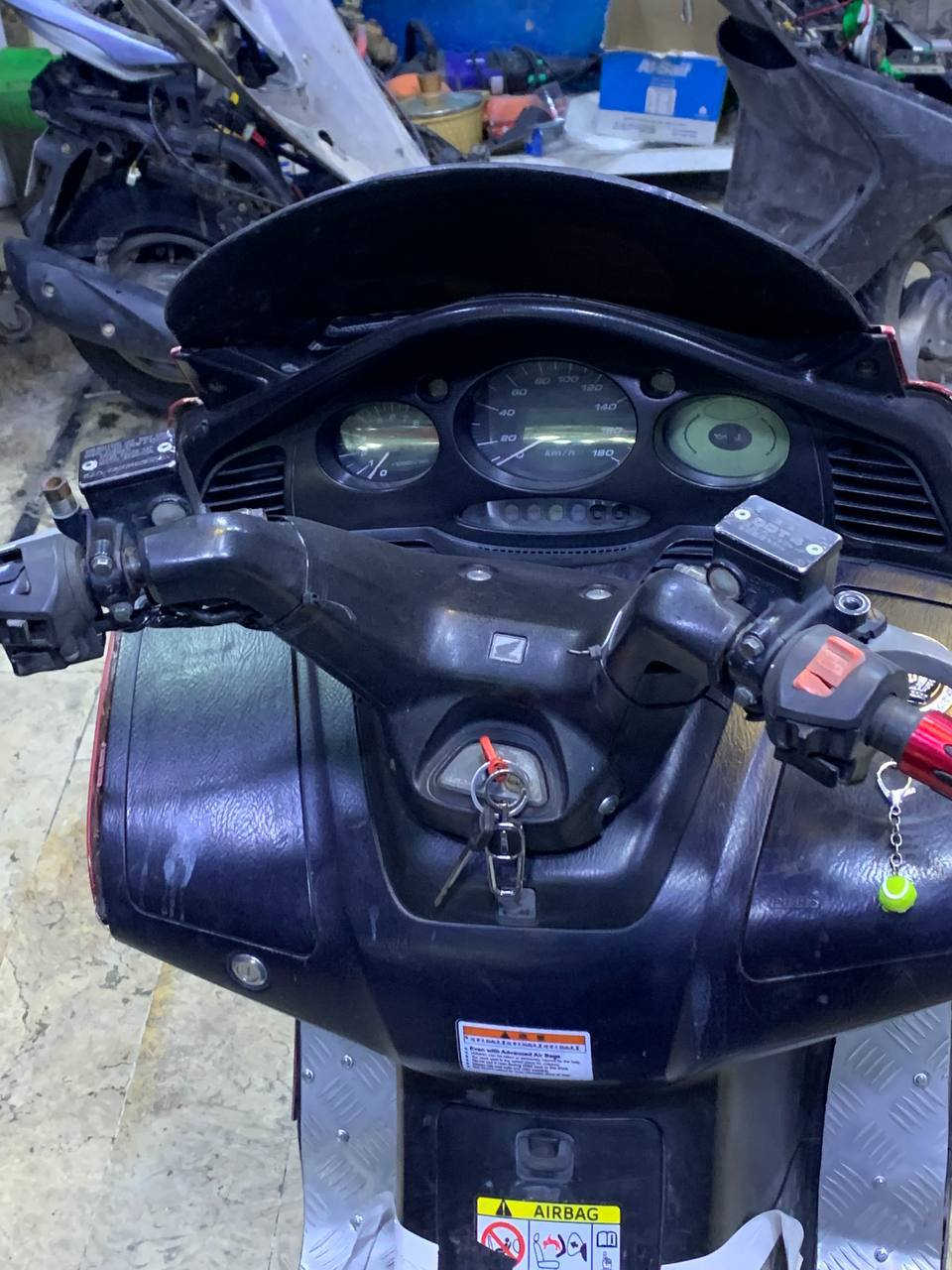 السلام عليكم سلفر ونج600 للبيع دراجة خير من الله مانقصها شي مكاني البلديات للستفسار ***********
