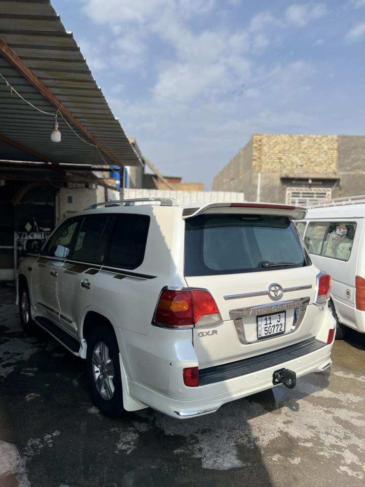 السلام عليكم اخوان للبيع لاندكروز .  3.5 G.X.R
موديل 2008

رقم بغداد  باسمي  
قبل كلشي السياره اخت زيرو   شرط الفحص كير مكينه حداديه كله بشرط وسياره احلى من الصور وكلش جديده مال جناي وبلعافيه علي تكون من نصيبه 🦅🦅🦅🦅🦅🦅🦅🦅🦅🦅🦅🦅🦅🦅🦅

موديل 2010
محدثه 2014 فقط دعاميات
الموصفات 

6سلندر  3500 GXR اصلي باب اول
نظام صوت JBL 
كشنات بارد و حار 
 فول مواصفات فقط محدثه
داعاميات امامي وخلفي
وجاملغ امامي جه الصدر شخط بيسط فقط
سياره جاهزه وكامله وهنيال من تصير من نصيبه
شاشه كبيره 
وسياره بريم
متواجد في محافظ بابل
للستفسار الاتصال على الأرقام التالية
***********
