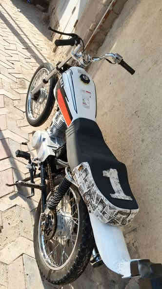 السلام عليكم دراجه للبيع محرك نامه مديل 23 مامفتوحه شاصي مديل 16 اوراق اصولي مدفوع كمرك يعني بوجهك للترقيم نضافه كدامكم مكاني ناصريه الشطره سعرها 700 وبيها مجال 
للتواصل عله رقمي بي واتساب *********** ماسنجر ما ارد
