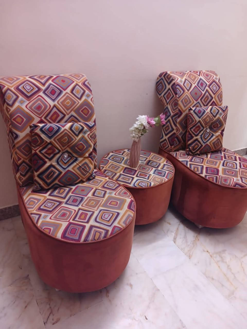 السلام عليكم اثاث مستخدم للبيع
كراسي مع الطبله شغل عراقي ٩٠ الف

مبرده استخدام ساعه فقط فحص ٩٠ الف

كرسي طفل ٢٥ الف

بغداد المشتل ***********
