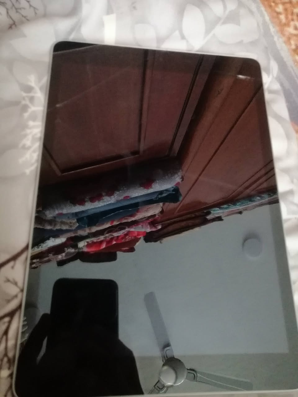 السلام عليكم ايباد 9 ذاكره 64 ما مفتوح ولا مبدل بيه اي شيه بس بيه كسر بلحساس سعره 250 بيه مجال رقم الهاتف ***********
