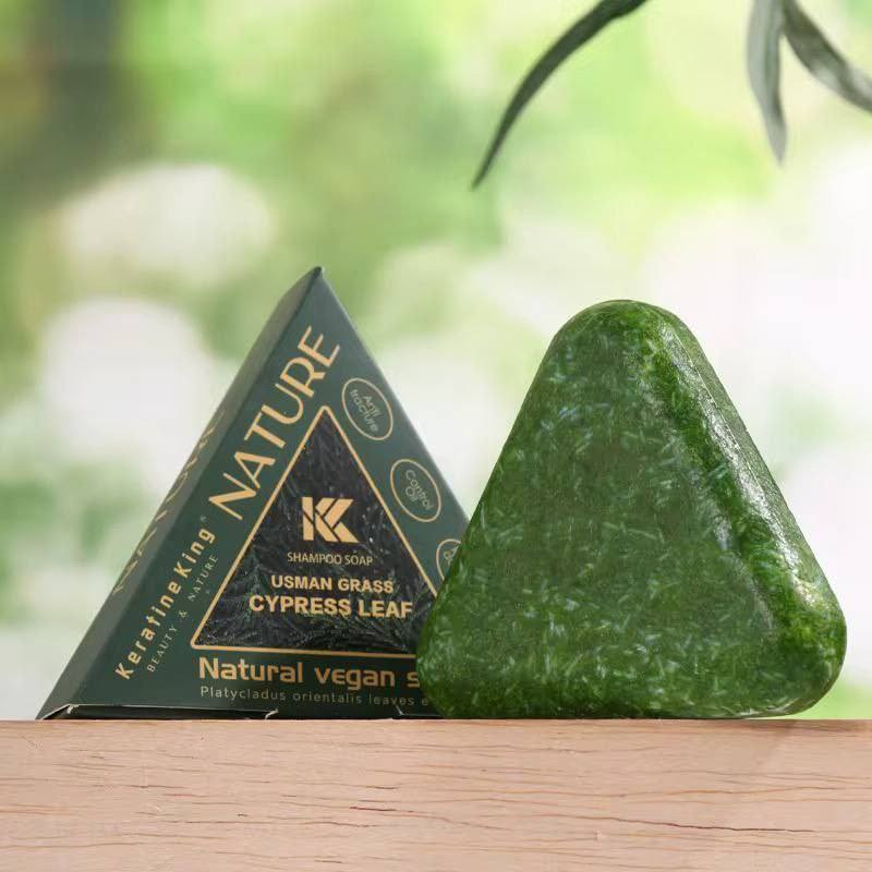 ✨ جربي صابونة الأعشاب الطبيعي من GREENLEM! ✨🌿

صابونة الشامبو دي مش عادية 😍
مصنوعة يدويًا بالأعشاب الطبيعية “عثمان جراس” لتغذية وتقوية الشعر من الجذور للأطراف 💪

💚 تنظف فروة الرأس بعمق بدون ما تنشفها
💚 تقلل تساقط الشعر وتساعد في نموه
💚 تعيد حيوية ولمعان الشعر الطبيعي
💚 ممكن تقلل ظهور الشعر الأبيض مع الاستخدام المنتظم

طريقة الاستخدام بسيطة 
بلّلي شعرك، افركي الصابونة بين إيدِك، ودلكي فروة الرأس بالرغوة 2-3 دقايق، بعدين اشطفي بمياه فاتر.
استخدميها 2-3 مرات أسبوعيًا، وهتشوفي الفرق بنفسِك 🌸

المنتج ابو الباركود الاصلي


**إذا كنت صاحب هذا الإعلان وتريد حذفه لأي سبب، رجاءا أرسل رسالة إلى الدعم الفني**