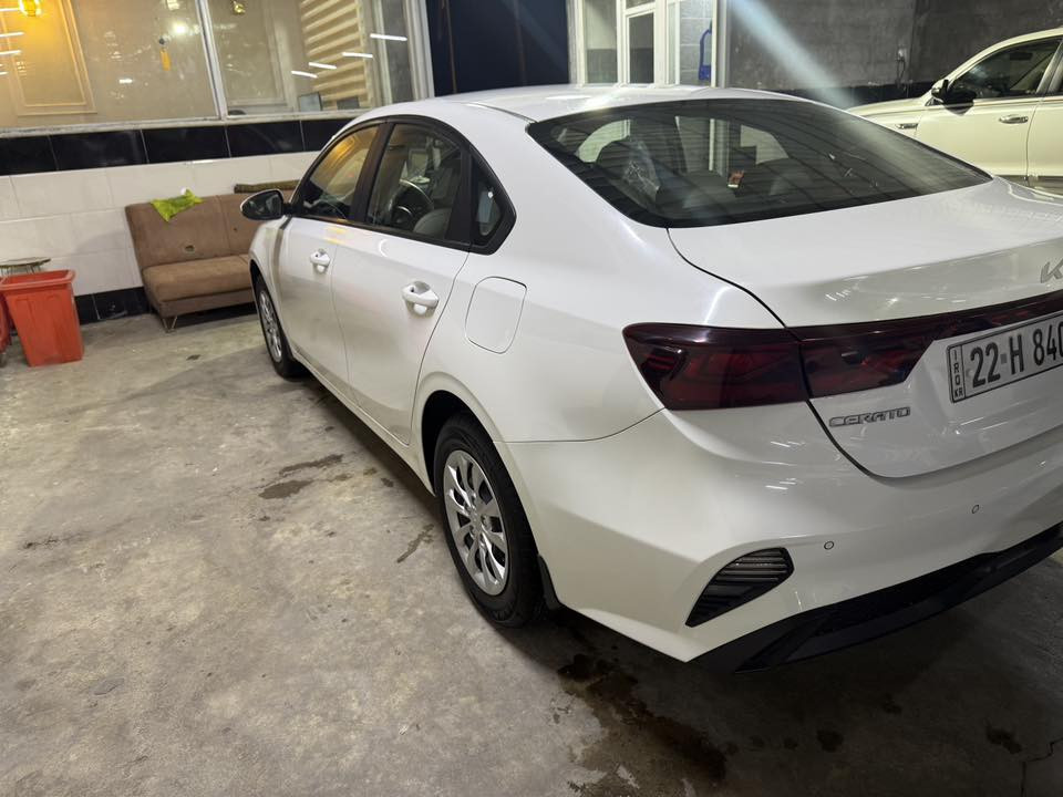 سيراتو 2023
مكفولة كفالة عامة 
ماشيه ٦٩
محرك ٢٠٠٠
داخل لونين
قطعتين تبريد 
شاشه
حساسات خلفية
مانع انزلاق
حساس اطارات 
لد نهاري
السعر177$ وبيها مجال بسيط

***********
