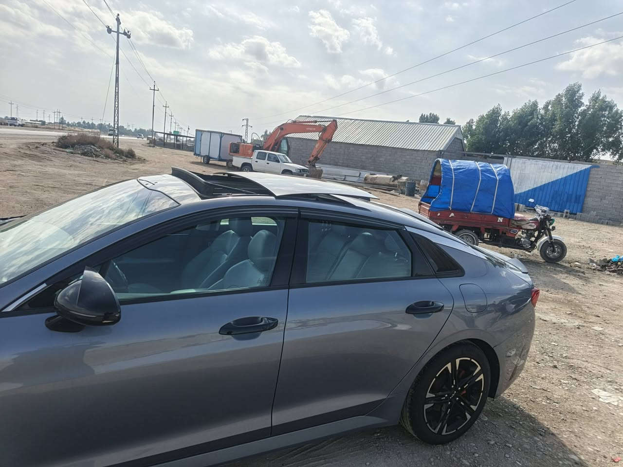 السلام عليكم K5 موديل 2021 فىه Ex محرك 1600 تيربو فول مواصفات سياره جاهزه عله وضع الشركه وارد امريكي جاملغ وبنيد ايررباك راجع سستم ماشيه 66 قابله الزياده مواصفات بنرامه كامره امامي خلفي داخل جلد تحكم استيرن حار اوتو هولد سايد بريك كهرباء اربع وضعيات قياده فول السياره        السعر 172 رقم ***********
