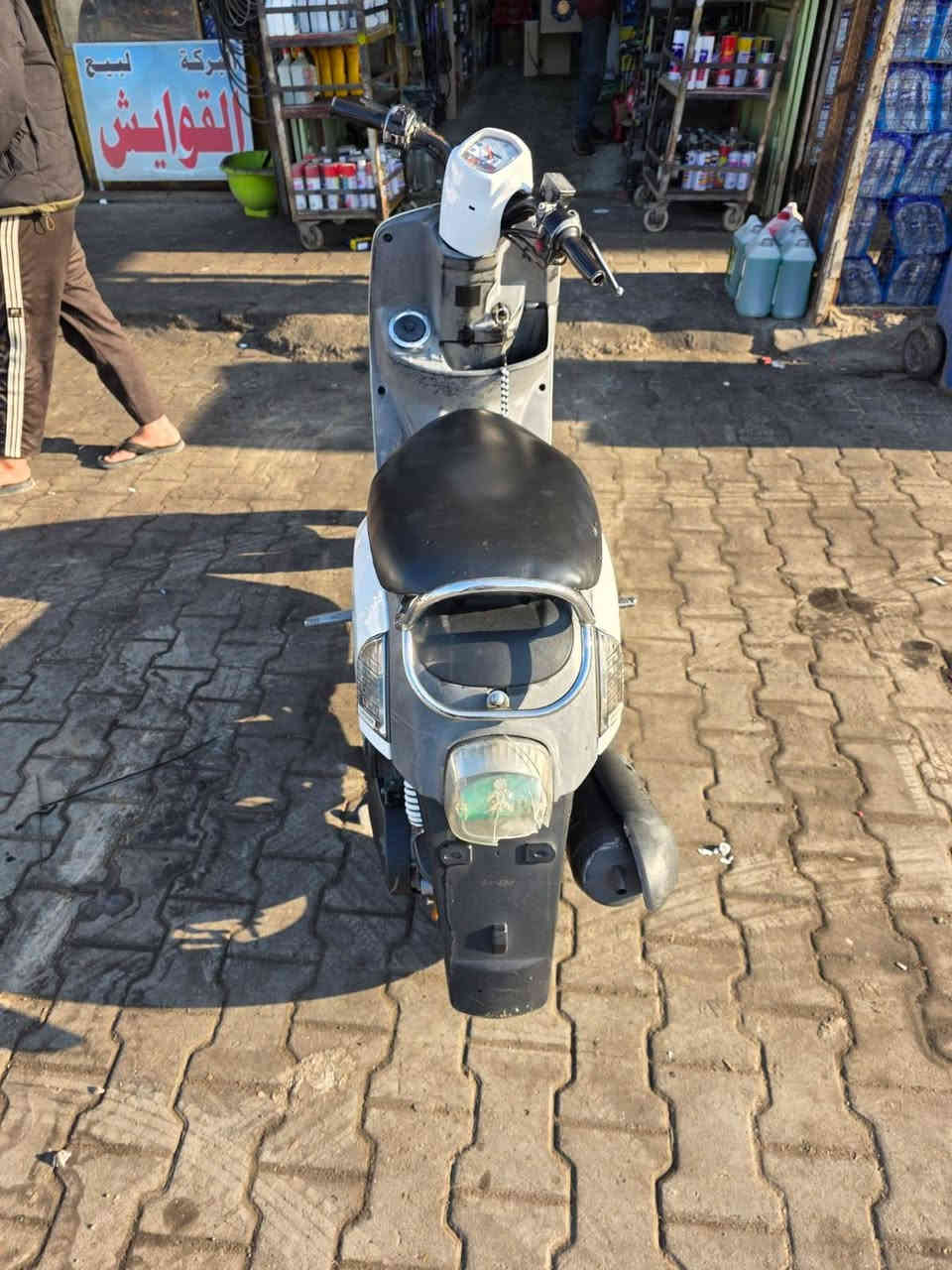سلام عليكم بوليس لبيع
دراجه جديده كلش  نقص برغي ما بيه مال رمبه منفيس بيه مكينه بلاديه ما مفتوحه كهربايت سلف كله شغال 
مكينته ملحه تخبل 585 وبيه مجال بسيط مدينت الصدر 
***********
