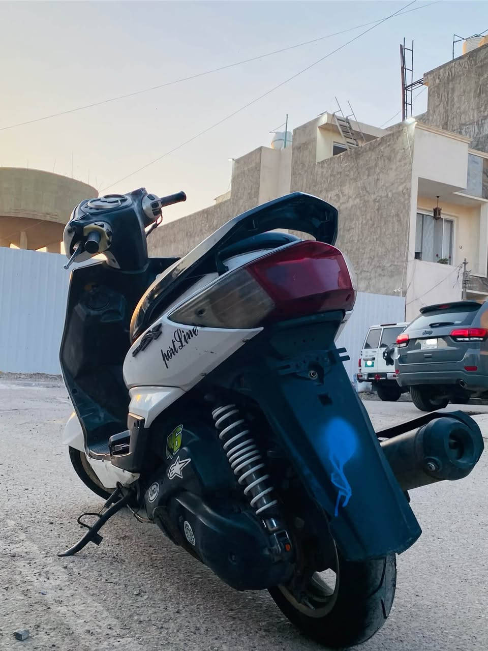 دراجة سكنس فحل نوزل للبيع
كلچ امامي رياضي بلادي🔴
طلاعات🔴
المگينة بلادي ما مفتوحة جيب فيتر وافحص🔴
الدراجة التاير الخلفي قبل يومين تاير جديد تاي وان🔴
التاير الامامي قبل شهر تبديل جديد 🔴 
باتري جديد اصلي🔴
 الاشارة الگهربائية اليسار موجودة بس مشادها🔴
الدراجة مابيها اي شي نقص فقط قمچيات مال بريك 
وكم شغلة بسيطة جدا بل گهربائيات 
السعر 650 وبيها مجال 
الرقم ***********
العنوان بغداد حي القاهرة
