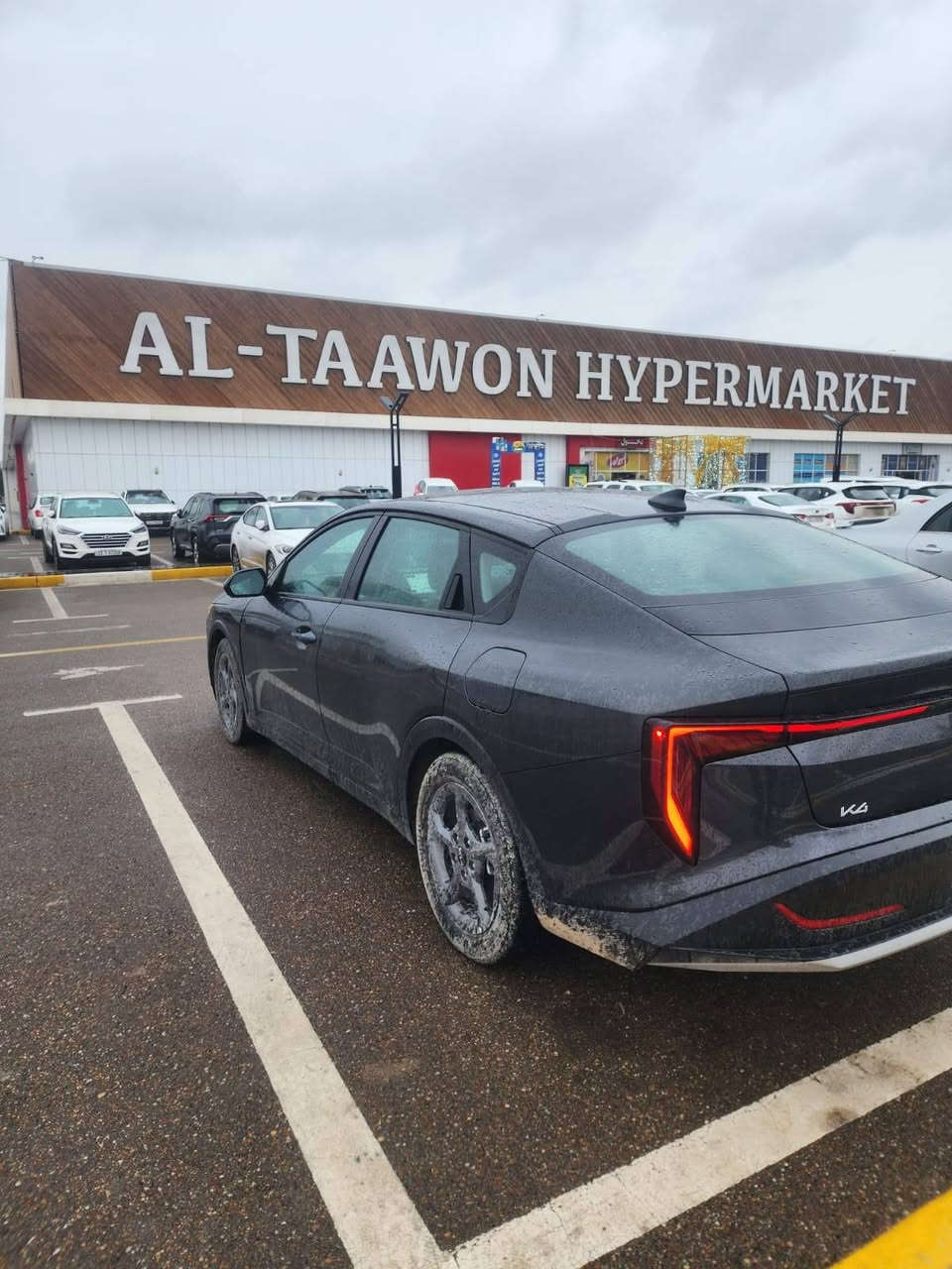 سلام عليكم للبيع فقط 
كيا K4 موديل 2025 زيرو وارد امريكي 
ماشيه ٦ الاف ميل حادثه كما موظح بلصور بدون دواخل ولا ايرباك لون نفطي 
 مواصفاته 
بصمه +بصمه ابواب وتشغيل عن بعد 
محرك الفين 2000 دوش 
شاشه كبيره متصله عداد دچيتل 
كامره دواره 
رادارات امامي وخلفي وجانبي نقطة عمياء 
لايت عدسات +لد نهاري بكلايت لد 
وظعيات قياده ٢
تحكم استيرن جهتين كروز سرعه مثبت سرعه مانع انزلاق 
منافذ شحن خلفيه 
سياره دخول جديد وترقيم جديد وكاله تحويل مضمون مباشر احولك 
مكاني بغداد ورا علوه الرشيد يم القوس 
اي استفسار عن السعر الاتصال بلرقم 
  ***********
   ***********
