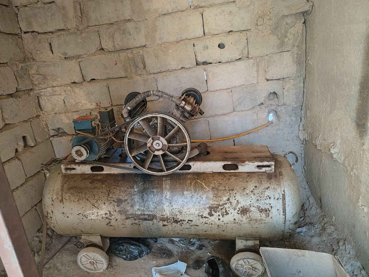 ماطور هواء للبيع حجم مالته 350 لتر نظيف ما طاب تصليح الاستفسار مواصله على هذا الرقم  وعلى الواتساب ***********
