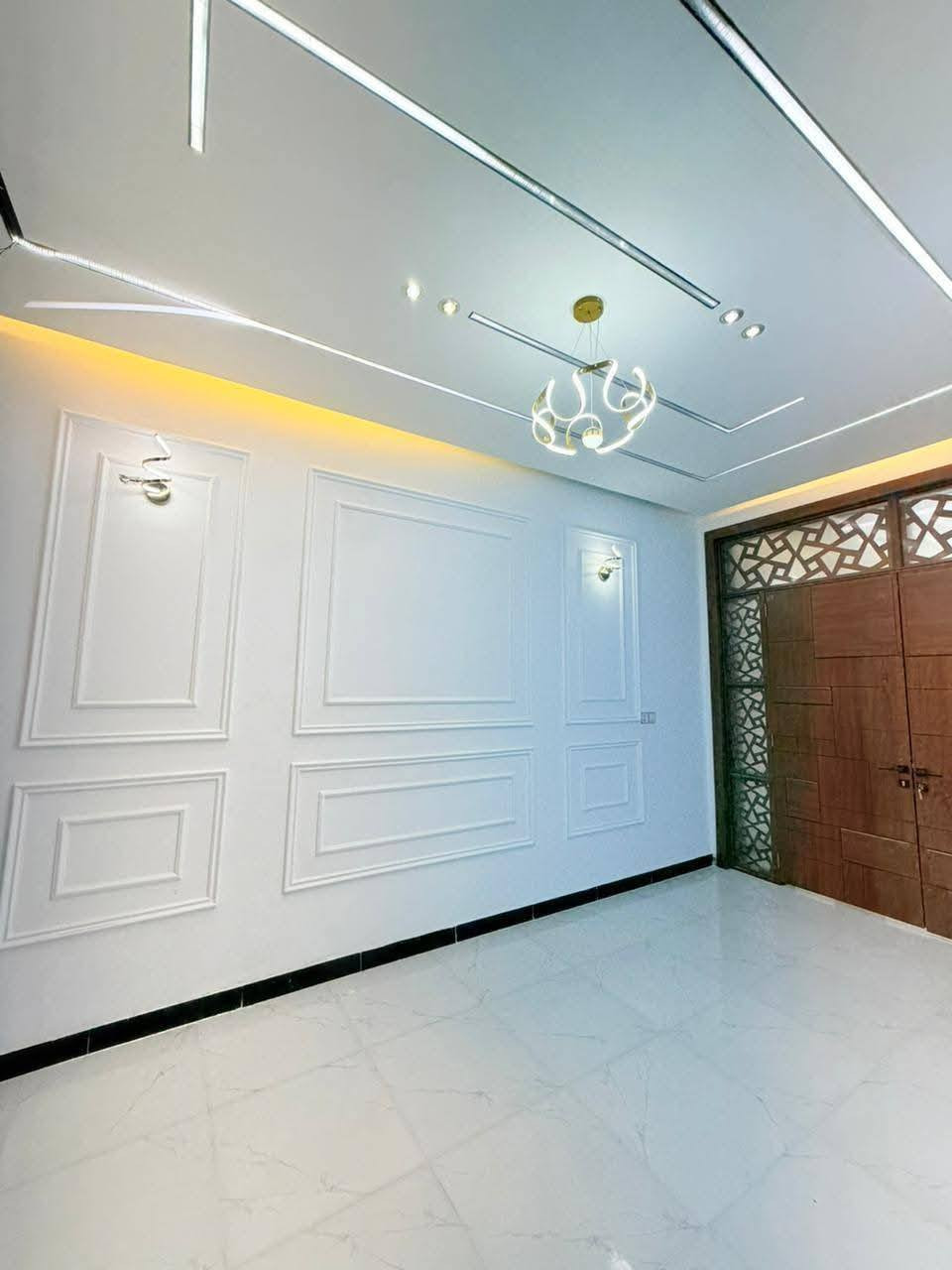 100 متر للبيع طابو زراعي سند 25 قرار محكمه مرقم ومشمول بالتطويب
1_بناء طابوك جمهوري
2_صب مركزي تسليح اساس وسقف
3_ ارضيه بورسلين ثقيل
4_جدران لوح
5_ سقوف جبس بورد وسحبات ملكيه +ثريات ومراوح
6_بيبان تركي + حداديه تسكام
7 _واجهية كلها فوم 
8_السطح تطبيك شتايكر 
9_ كلشي واضح بالصور 
🔻عنوان البيت نجف مقابل ملحق قرية الغدير
موقع مميز قريب من الشارع العام مسافة 150 متر بالخط الاول 
🔻 خدمات كامله ماء كهرباء تبليط خط مولد سوك مدارس اهليه وحكوميه انترنيت
سعر البيت 52 وبي مجال
للاستفسار اتصل على *********** أو مراسله واتساب
