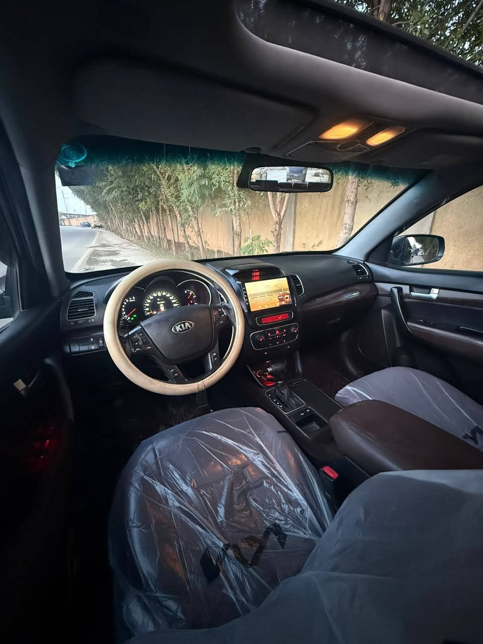 سلام عليكم من رخصت الادمن المحترم كيا سورنتو مديل ١٥ كويتي فول اعلا فه سياره مكفوله كفاله عامه سونر موجود برغي ممفتوح منها جاهزه من كلشي مكان سياره بغداد شعب السعر ١٧٠ وبي مجال بصيط ***********
