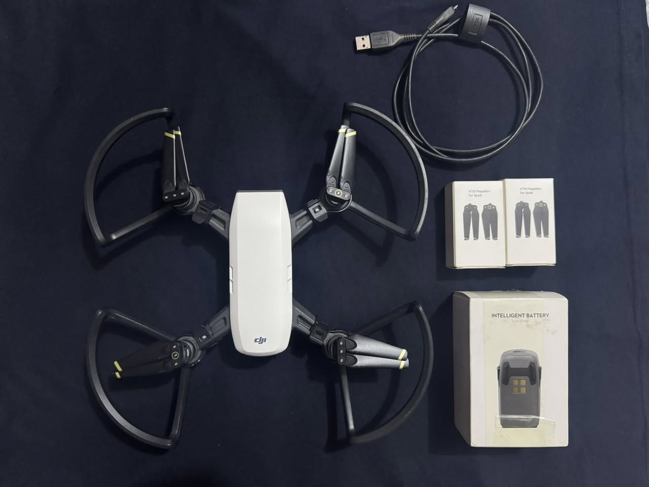 درون من شركة DJI للبيع
DJI SPARK

كامرة 4K كمبل تصوير يخبل
بيها تتبع اشخاص وسيارات وغيرها
تصوير احترافي

حساسات اصطدام اكثر من 5 بيها

ثبات قوي جدا ضد الرياح جيروسكوب داخلي
 
مروحة تبريد بيها تطير بلصيف طبيعي
جبتلها ريش وبطارية جديدة لوك بعدهن

للاستفسار التواصل خاص


**إذا كنت صاحب هذا الإعلان وتريد حذفه لأي سبب، رجاءا أرسل رسالة إلى الدعم الفني**