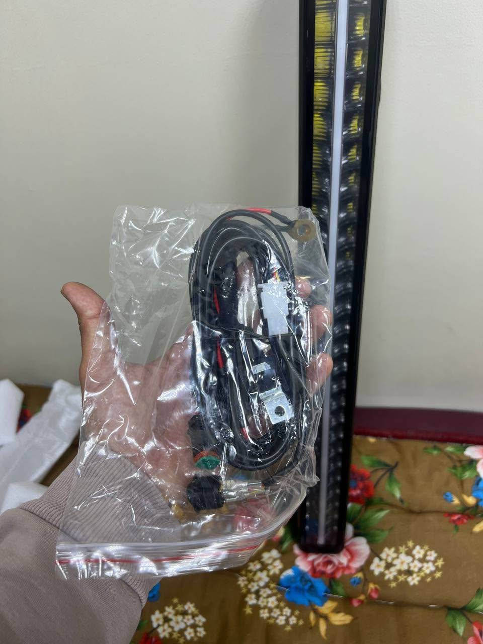 لد بار اصلي للبيع 
الطويل 82 سم  السعر 200 
الكصير 57 سم السعر 150 
مدى الاناره 1000 متر ( 1كم)
مع 
ظفيرة + دكمه + كتف 
قواعد
التواصل مع الرقم. 
(***********) 
توصيل لكل المحافضات البصرة, العراق
