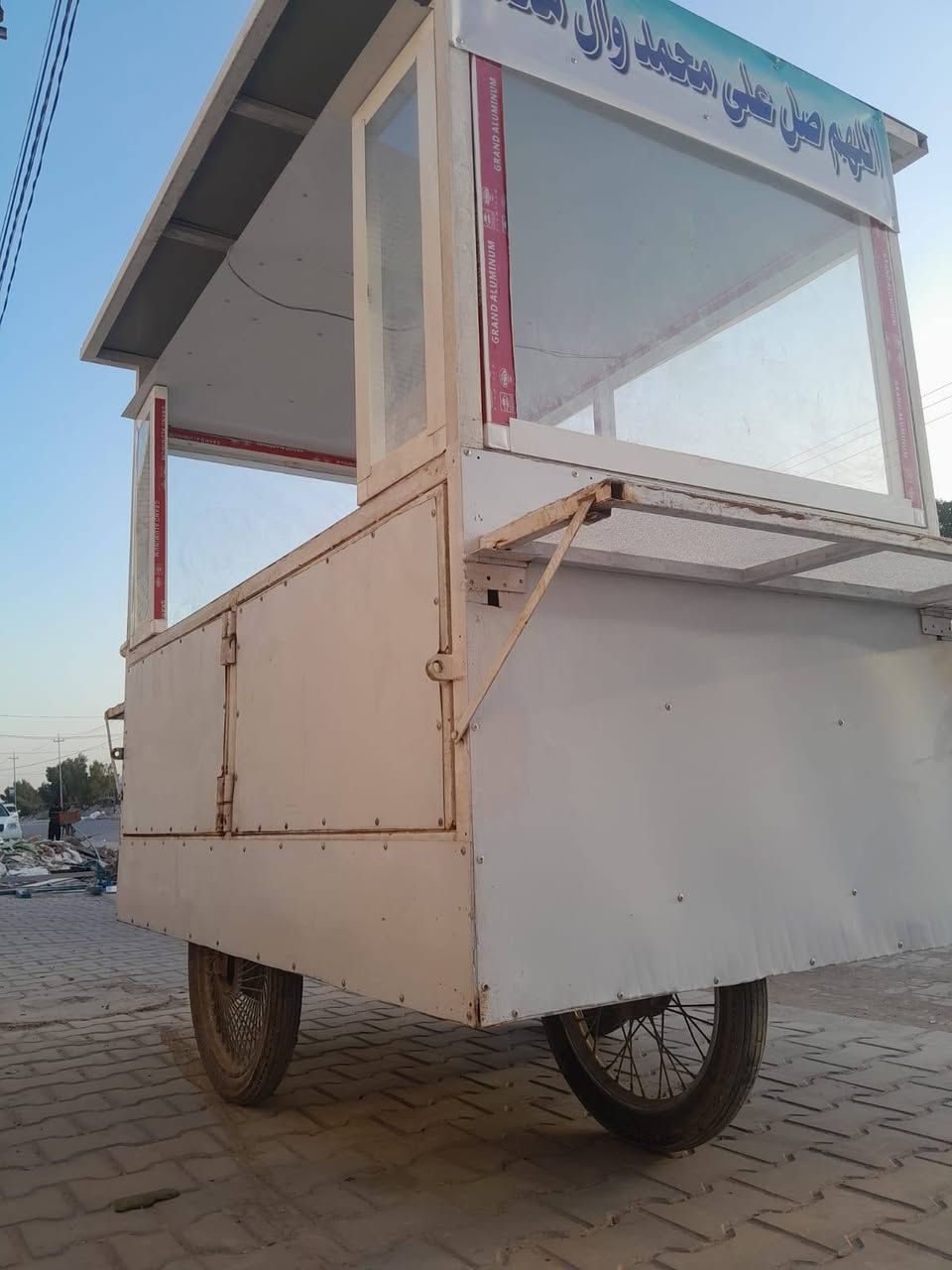 اللهم صل على محمد وآله محمد 
عربانة للبيع شغل جديد و مرتبة 
و جاهزة للعمل نضيفة و قوية 
اشتغلت بيها لبلبي و باگلاء و دهين 
تاخذ صينيتين دهين و جواها طباخين
و بيها مشاريع متنوعة ...
السعر 900 الف و بيها مجال ..
تعال و شوفها بعينك 
موجودة في الكوفة حي ميسان 
بصف مدرسة الخورنق الاهلية
الاستفسار الاتصال بالارقام التالية 
***********
***********
