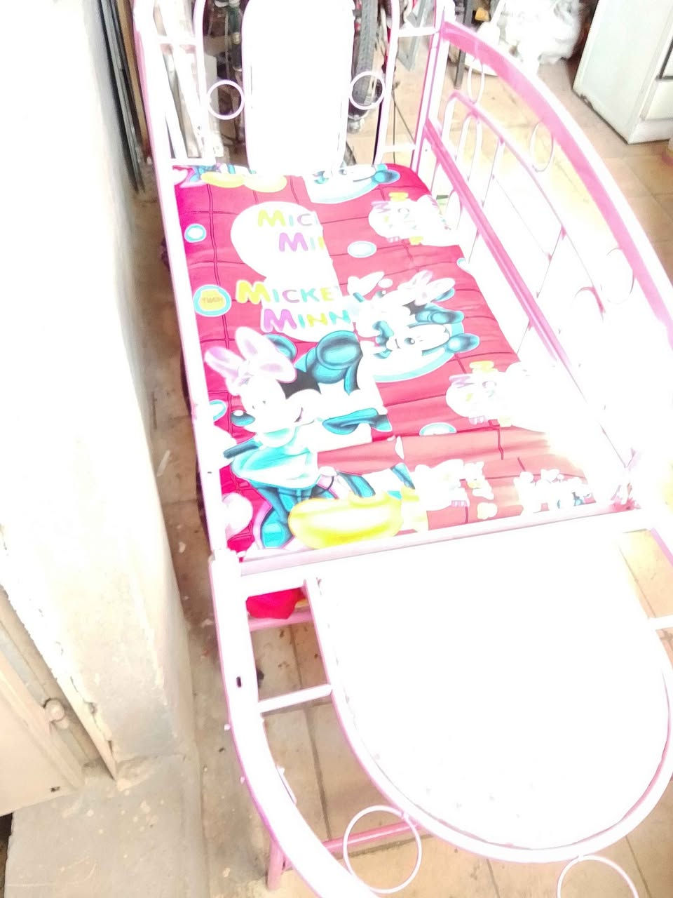 سرير طفل مستعمل مع الفراش وكومديات عدد 2 للبيع بسعر 25 ألف المكان بغداد للاستفسار الاتصال على الرقم *********** غير متواجد على الفيس بغداد, العراق
