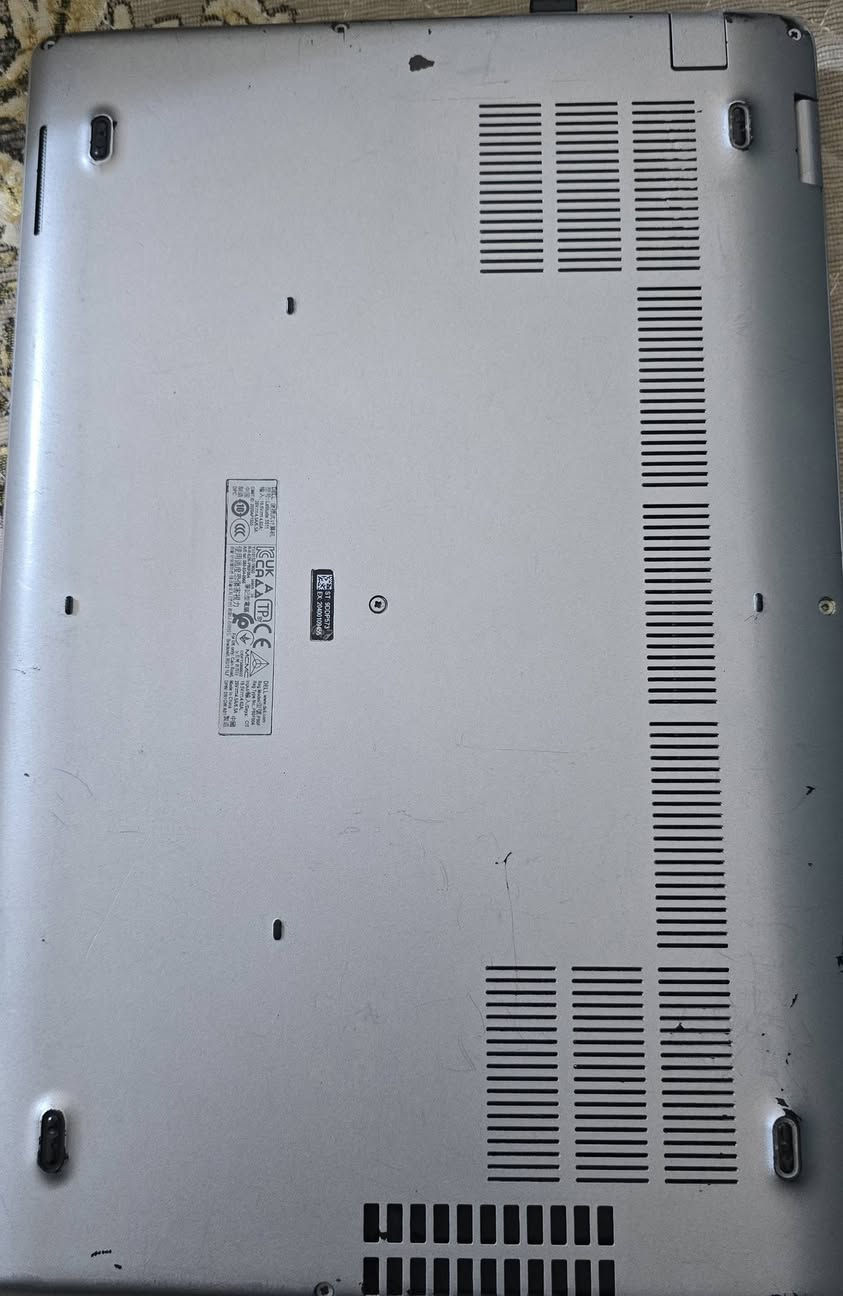 لابتوب ديل (Dell) بمواصفات قوية وأداء عالي للبيع
📌 المواصفات التقنية:

-​الموديل: Dell Latitude 5511

-​المعالج (CPU): Intel Core i7-10850H (الجيل العاشر) -بسرعة 2.70GHz (معالج فئة H المخصص للأداء العالي).

​-الذاكرة العشوائية (RAM): 16 جيجابايت (بسرعة 2400 MT/s).

​(ميزة ممتازة للمشتري: الرام المستخدم هو شريحة واحدة، ويوجد منفذ آخر فارغ "1 of 2 Slots"، مما يعني سهولة مضاعفة الرام مستقبلاً).

-​مساحة التخزين: 512 جيجابايت SSD (يقرأها النظام 477 جيجابايت).

-​كرت الشاشة (GPU): كرت مدمج Intel UHD Graphics.

-​نظام التشغيل: يعمل بنظام Windows 11 (بنية 64-bit).

-​لوحة المفاتيح: كيبورد (عربي / إنجليزي) كامل مع لوحة أرقام جانبية (Numpad).
-كفائة البطارية %80

-​الشاشة: شاشة قياسية (لا تدعم اللمس).

​💡 مميزات إضافية للجهاز:

الجهاز عملي جداً وممتاز للمهام الثقيلة، البرمجة، الأعمال المكتبية، والدراسة بفضل معالج الـ i7 من فئة (H) التي تعطي أداءً أقوى من الفئات العادية.

-الغطاء الخارجي فيه شخوط بسيطة و لا تؤثر على مميزات الجهاز

-الملحقات : 

شاحن اصلي

حقيبة 

ماوس وايرلس 

-السعر 500 الف دينار مجال بسيط.

-مكاني الخالدية الي يحب يتواصل و يستفسر اكثر يتفضل خاص


**إذا كنت صاحب هذا الإعلان وتريد حذفه لأي سبب، رجاءا أرسل رسالة إلى الدعم الفني**