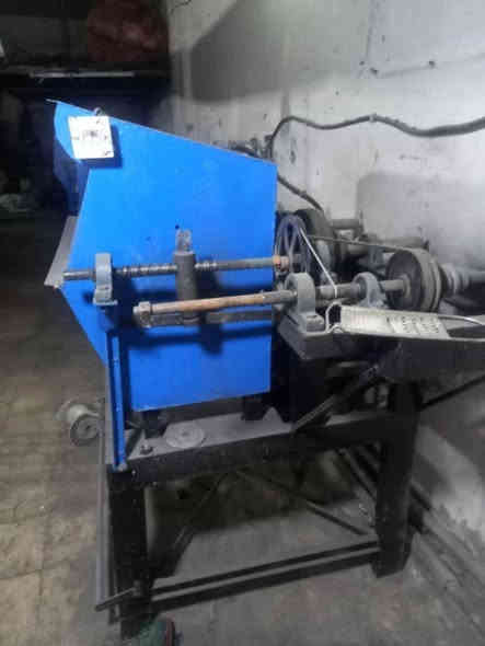 السلام عليكم لدينا مكائن صناعة الجلافات المعدنيه بحاله ممتازة يتكون الخط الانتاجي من ماكنة سحب واثنان ماكنة غزل مع الاقراص بسعر 30ورقه للاستفسار الاتصال على الرقم ***********
