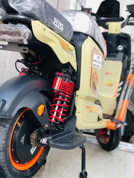 السلام عليكم 
R9 فئة  HIS
للبيع دراجة جديدة مثل ما موضح ب الصور واحلا بعد تحكم قيادة  بلاتوث 4 نمر  5 بطاريات الدراجة مماشية كلش نضيفة مع شاحنة اصلية و بصمات عدد 6 
السعر 550 
الاستفسار ع الرقم ***********
