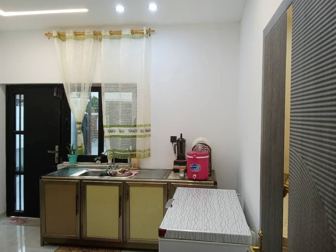 دار للبيع مستعجل مساحة ٢٠٠ متر مالية اسرى ومفقودين خلف صيدلية تولين البيت فول مواصفات منطقة  زينة وفرع هادئ 
للاستفسار الاتصال ***********
