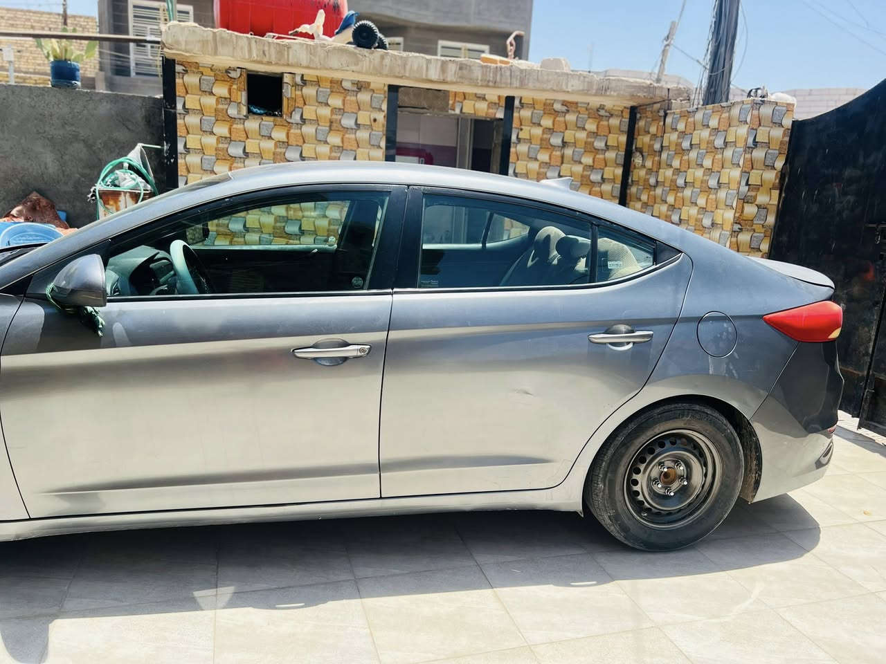 النترا 2017
رقم بغداد
ماشيه 130 الف ميل 
وارد امريكي 
سياره جاهزه مجهزه الف مينصرف عليها 
بيها شكم صبغه بس أبيع حزام 
107 وبيها مجال 
مكانها ديوانيه سومر
***********
