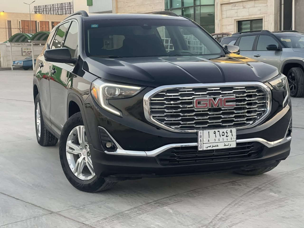 السلام عليكم
جمسي تيران موديل 2020

موصفات السياره

بصمه كشن كهرباء

جنطه كهرباء

تدفئه الكشنات

فور ويل 

محرك 1500 تيربو 

ماشيه 42 الف

حادث السياره جاملغ وبنيد

وباب الخلفي طخه خفيفه بلعراق بدراجه

مكان السياره الكوت تحويل مباشر 

السعر 158 وبيها مجال بسيط

***********
