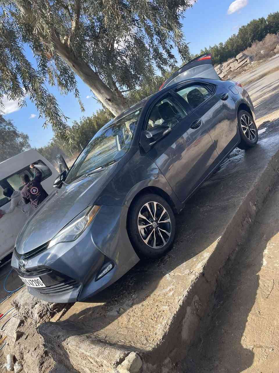 كورلة موديل 2017 ابيها رشات صبغ بس ابيع حزام بدون داخل   محرك وكير بجيس  تخم تاير تبريد شغال اللبيع و مراوس بسيارة  افيو محتاج  فرق  سعر ١١٠ 
***********
