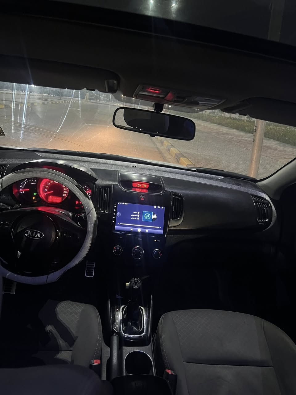 السلام عليكم
سيراتو 2013 خليجي شكل القديم كفالة من الصبغ والتبديل 

بيهة باردات بس سعر 115

فول مواصفات 

*بصمة

*فتحة

*اشاير بالمري 

*نضام ABS

*حساسات خلفية

*شفتات بالستيرن جهتين

*شاشة 

مكينه وكير وحداديه وتبريد وتدفئة كلة خير من الله 

وبالعافية عالياخذهة 

 هذا رقم صاحبهة

***********
