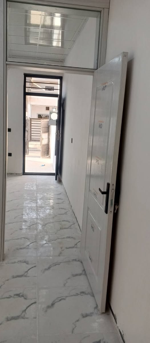 خانو 100متری فول کاشی خانۆکە تازەیە ماڵی تیانەچوە
بانی کامل ئستێگەرە 
نظام دكت مركزي 
پێک هاتووە لەژوورێ خەو  میوان مطبخ ساردو گەرم سحیات گەراج سەیارە فرعی قیرتاوە
سعری گونجاوە 36 ملیون ***********
