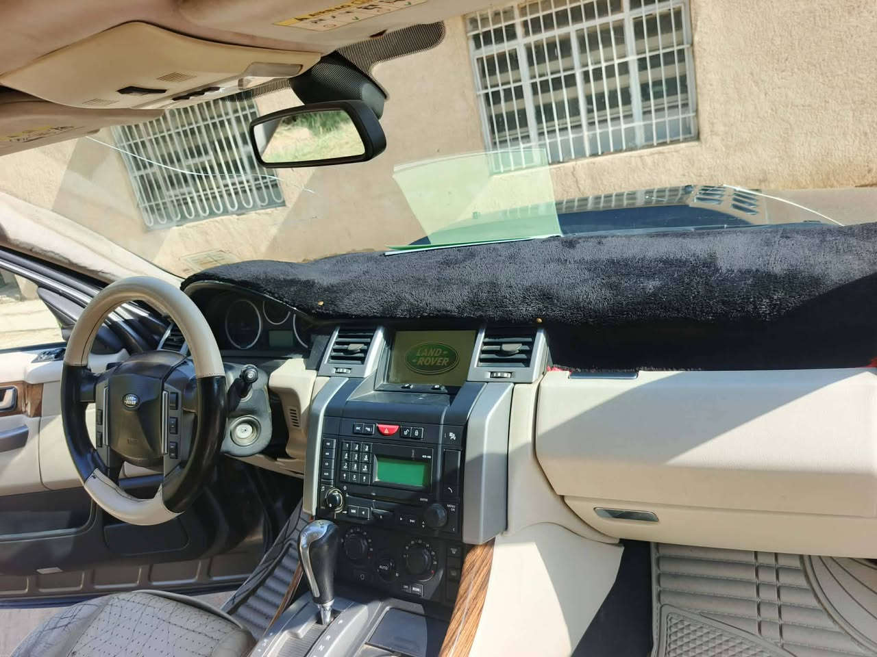 للبيع او مراوس موديل ثمانيه محدثه 13 سياره جاهزه تدفئه تبريد حداديه ***********
