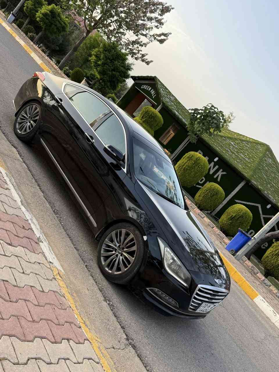 السلام عليكم اخوان سيارة g80 2016 
خليجية V6 
لون اسود و داخل بيج فول مواصفات رويال 
بانوراما 
تبريد امامي متغير المناخ
تبريد خلفي
بردة خلفية كهرباء
 ابواب شفط 
مري شفط 
ماوس خلفي 
جنطة كهرباء 
هاند بريك كهرباء 
اوتو هولد 
ويل رويال يعني الاطارات تو سايز 
رقم اربيل مميز سنويه لل ٢٨ 
مكينة و كير و كهربائيات و تبريد بشرررط 
السعر ١٦٥$
مكاني حلة ورقمي 
***********
