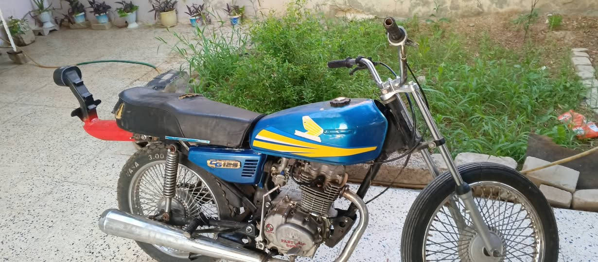 السلام عليكم اخواني ماطور رياضي للبيع موديل 20 معمر محرك جديد شرط  ماطور كامل جاهز عنوان العياضيه رقم تليفون ‏‪***********‬‏ سعر 225 درهم راوسه مو شراي لا تعلق رجاء
