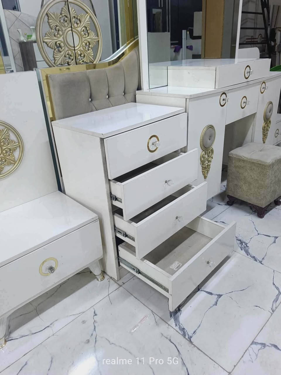 غرفه مستخدمه نضيفه كلش للبيع 
سعر 650 شد ونقل داخل بغداد مجانا 
محافظات بكروة


**إذا كنت صاحب هذا الإعلان وتريد حذفه لأي سبب، رجاءا أرسل رسالة إلى الدعم الفني**