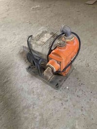 غراض للبيع مستعجل ع بيعتهن ماطور شغال ونوعيه زينه ب 35 وميز طعام السعر...