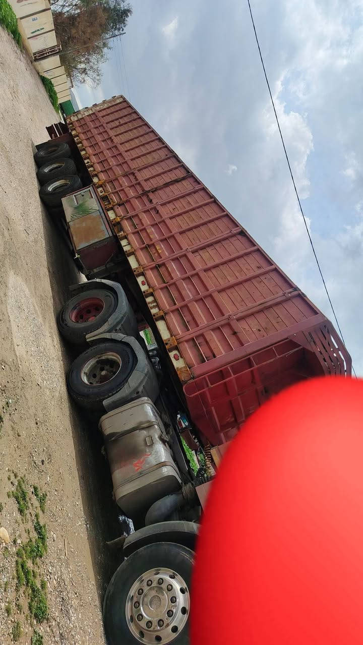 السلام عليكم ورحمة الله وبركاته
للبيع عربانه شاصي محلي 16
3دناكير صيني لعاب  مرابع
مجموعتها معمره كامل اكريز
الطول 12متر ونص كامل لشقل
الارتفاع 185 بريك كهرب كلا شقال صنديك مطبخ تانكي ماي ثلاجه كبيره كامل مكمل اخوكم ابوثامر مكلف بنشر للاستفسار الاتصال والعنوان موصل 👁️
*********** ☎️ السعر 130
*********** ☎️ وبي مجال
