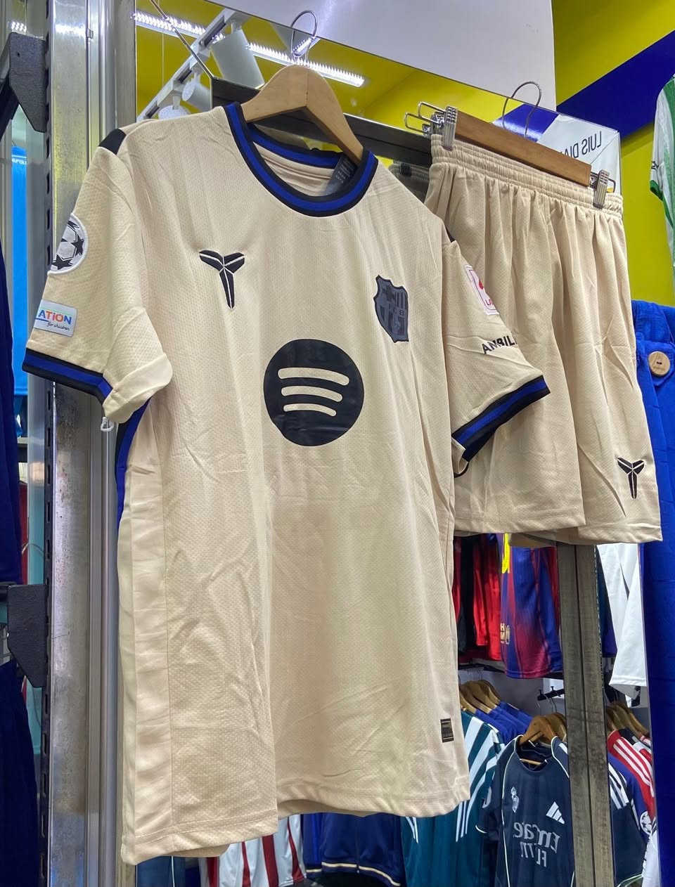 دريس وشورت كلاسك + نسخة ٢٠٢٦
خامة تايلندي مثقب فول — جودة عالية ومريحة 👌

📏 متوفر كافة القياسات

💰 السعر: ١٠ فقط

🚚 توصيل إلى كافة المحافظات بـ ٥ فقط

✨ مناسب للرياضة والطلعات

📦 الكمية محدودة — احجز قبل النفاذ

📩 للحجز والاستفسار راسلنا على الخاص

#دريس #كرة_القدم #دريسات #عروض #خامة #ترند #بلاش #فول #يمنا #توصيل #لاعبين


**إذا كنت صاحب هذا الإعلان وتريد حذفه لأي سبب، رجاءا أرسل رسالة إلى الدعم الفني**