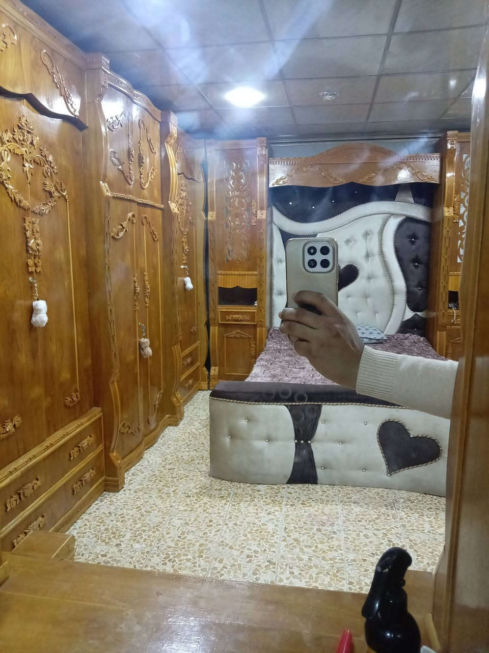 السلام عليكم غرفه للبيع اخو جديد خشب ثقيل نضافه مثل ماموضح في الصوره السعر ،1،950، ***********
