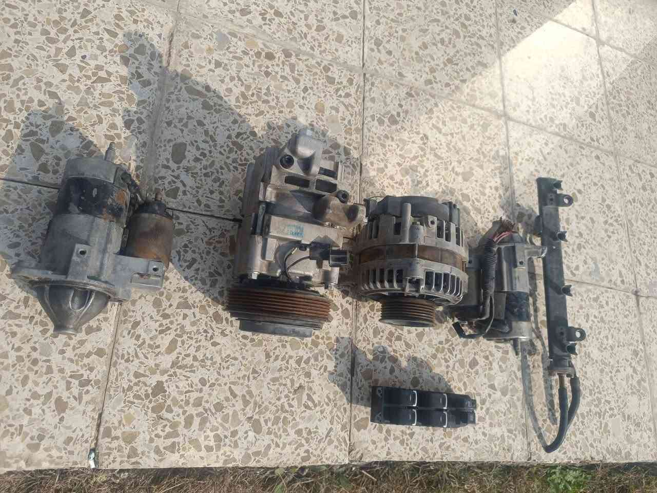 السلام عليكم غراض جيلي ام كراند c8
كمبريسر جديد داينمو سلف2 مصطره نوزلات كنترول جام جديد 
كلهن شلع ب 250      ***********
