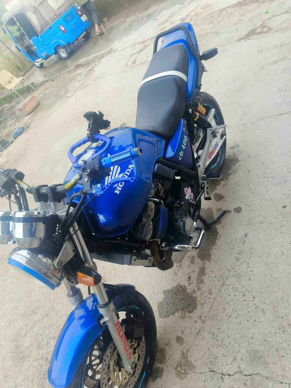 السلام عليكم عندي بطح cb 400 للبيع جيل اول 16 ولف محرك مامفتوح مكفوله +اوراق  معدل 180   يعني دراجه خير من الله السعر 2500 يعني مليونين ونص وبيها مجال وتدللون 🤍 رقمي *********** #الجميع
