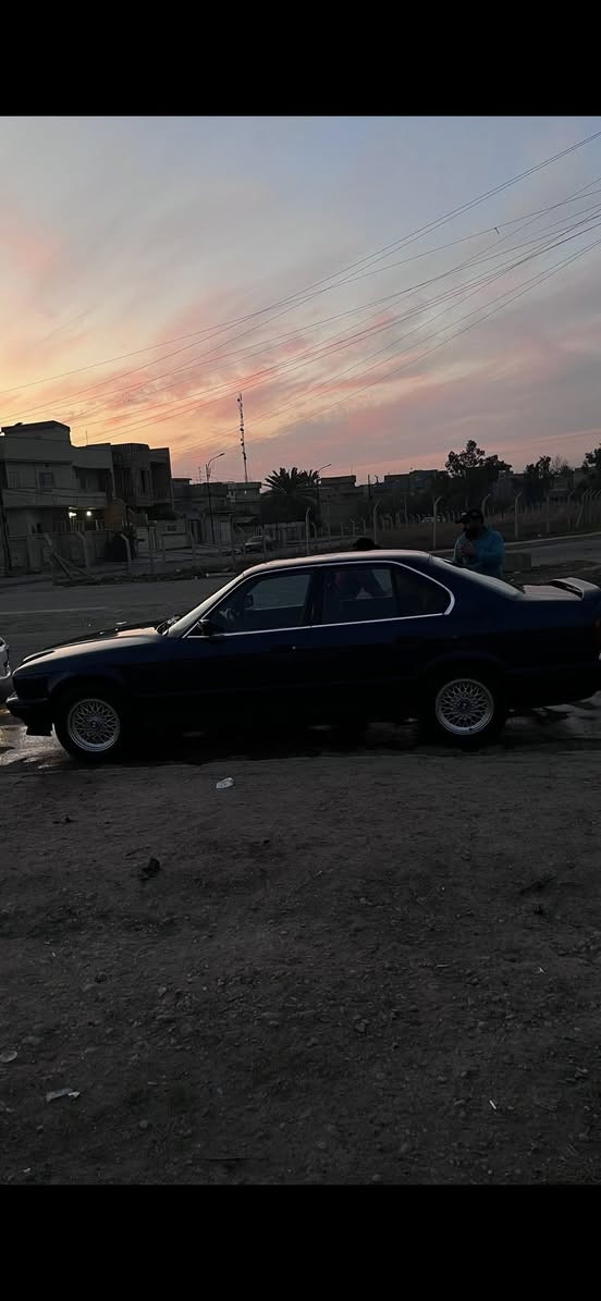 السلام عليكم
* بي ام 525i نيلي 
* موديل 94  
* جامات اربعة كهرب  
* ثلاث انظمة قيادة
* صبغ عام جمالية ( بدون ضرر ) 
* سنوية 2029
* رقم مسطرة  
* السيارة ب اسمي تحويل ثاني يوم 
* مكفولة من الدعامية للدعامية من الضرر
* ( تبريد / تدفئة ) شغالين 
* كير ومكينة شرط 
* لايت زينون
* السيارة وضع بلاد حتى المسجل مالها موجود الاصلي 
سعر ($75 ورقة)  للتواصل : 
***********
او عالخاص
