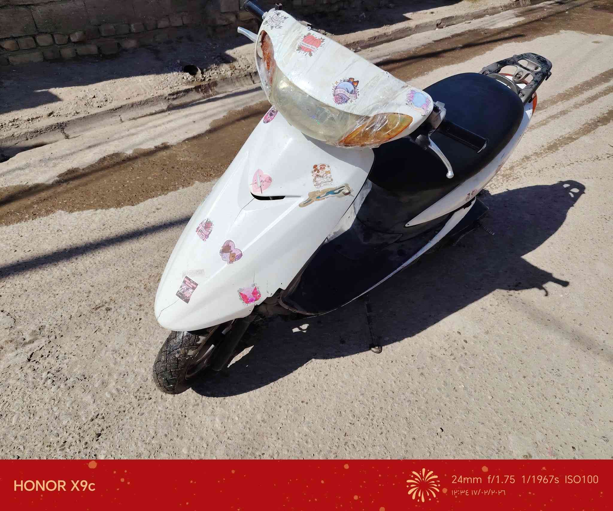 دراجة عصفورة لون ابيض شغالة كلشي تجفيت جديد جوزة جديدة و نضيفة العنوان العماري قرب حي النصر
سعر 260 و بيهة مجال
***********
