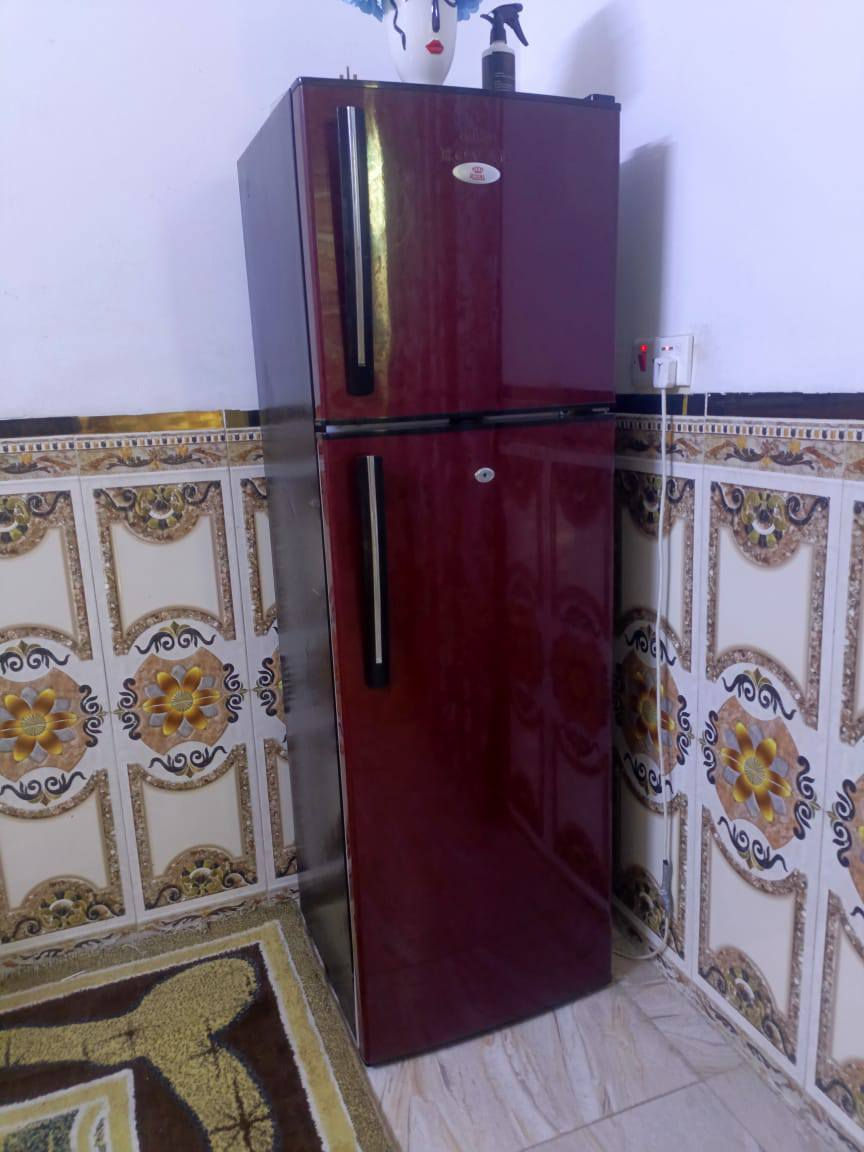 ثلاجه مستعمله السعر 100 وبيه مجال رقم الموبايل ***********
